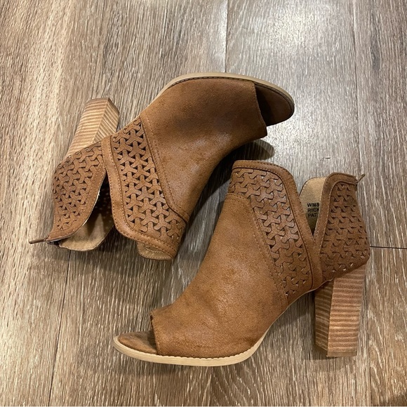 Report Booties - Picture 7 of 8